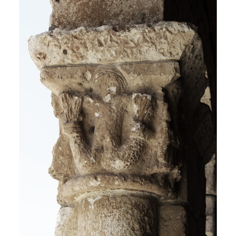 Source caption: "Romanische Kirche Santa María oder Nuestra Señora del Rivero in San Esteban de Gormaz, Kapitell mit der Darstellung einer Meeresjungfrau in der Vorhalle"