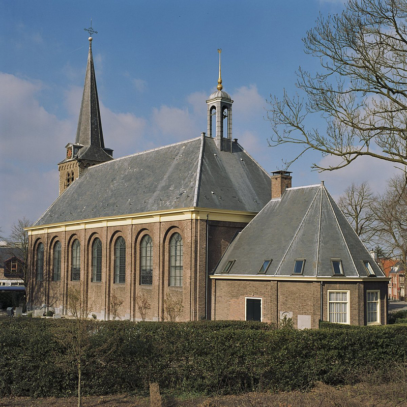 Source caption: "Nederlands Hervormde Kerk: Overzicht zuidgevel met rondboogvensters en de consistorie ter plaatse van het koor (opmerking: Gefotografeerd voor Monumenten In Nederland Zuid-Holland)"