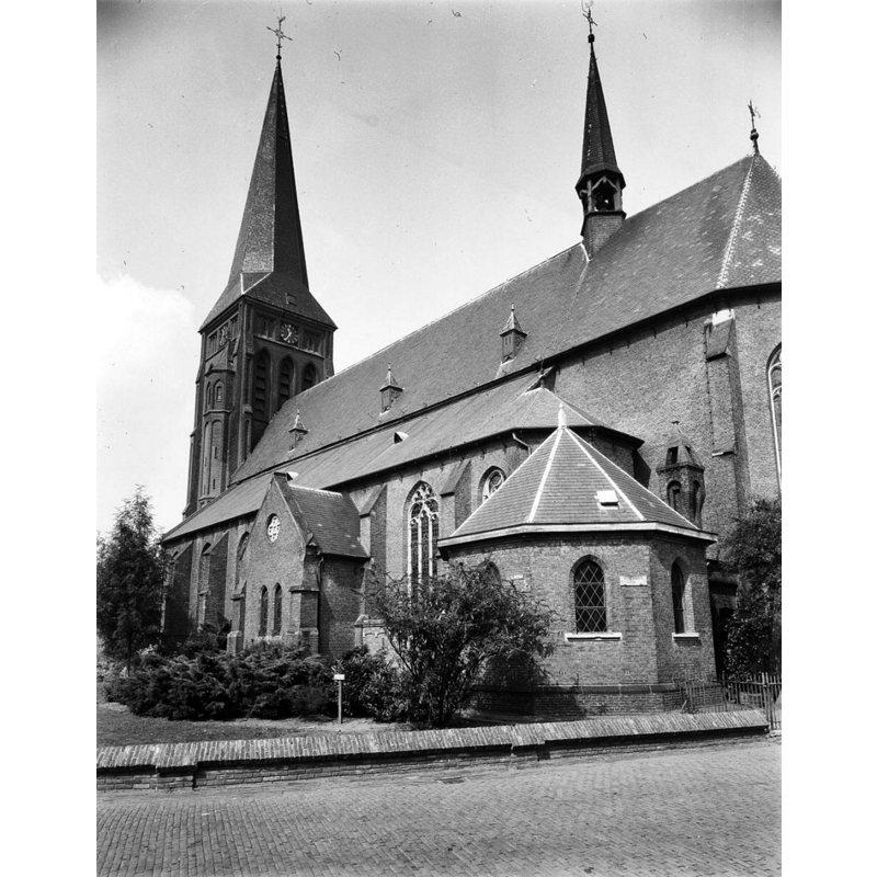 Source caption: "Rooms-Katholieke Kerk: exterieur overzicht naar het noord-westen"