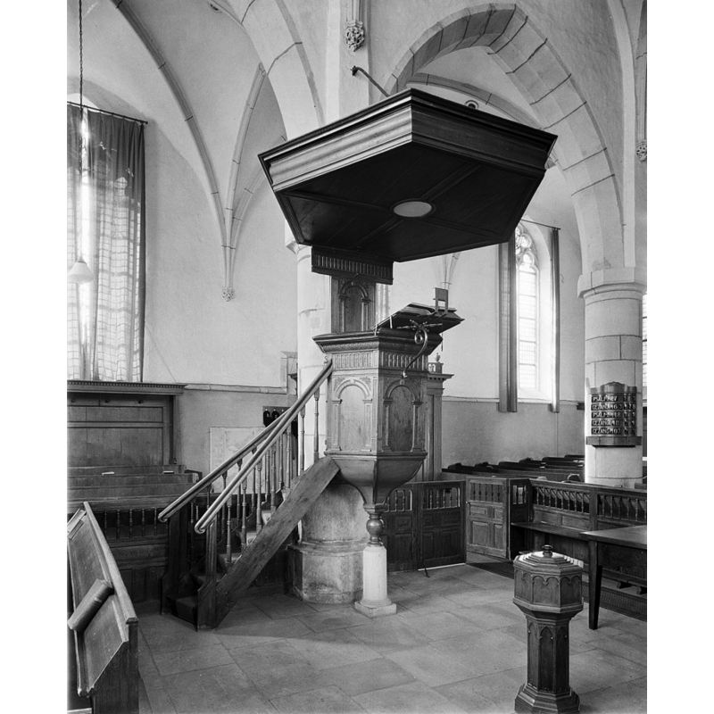 the modern font and cover by te pulpit, as is customary in the Reformed churches of the Netherlands