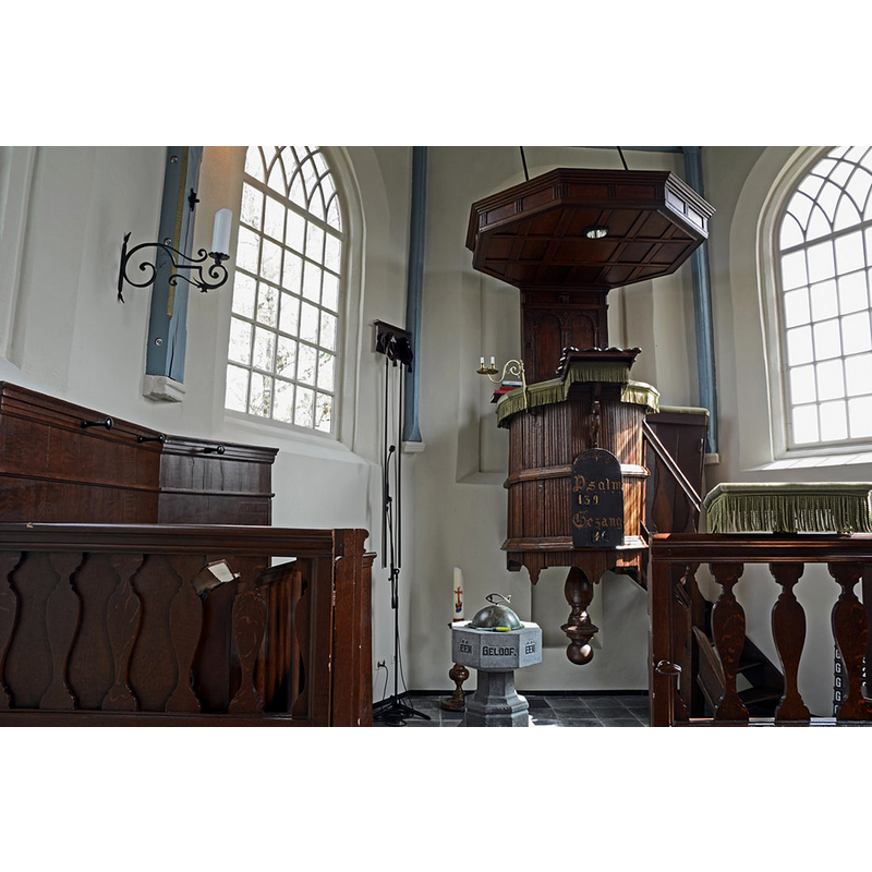 showing the now detached font at the east end, just left [north] of the pulpit
