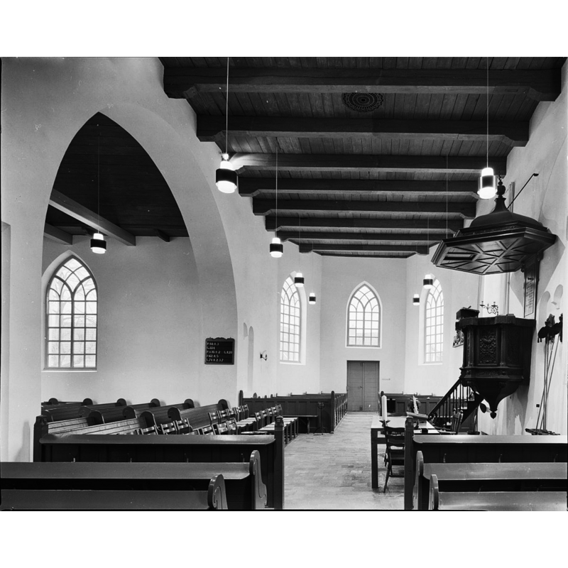 Source caption: "Nederlands Hervormde Kerk: interieur naar het oosten"
