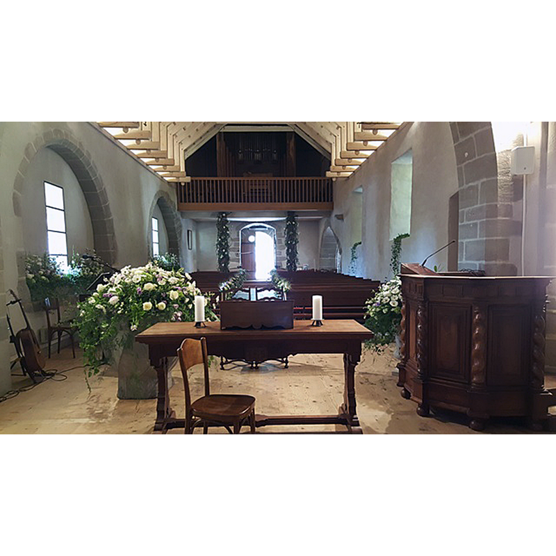 showing the 15thC font here on the left [south] side, fully detached