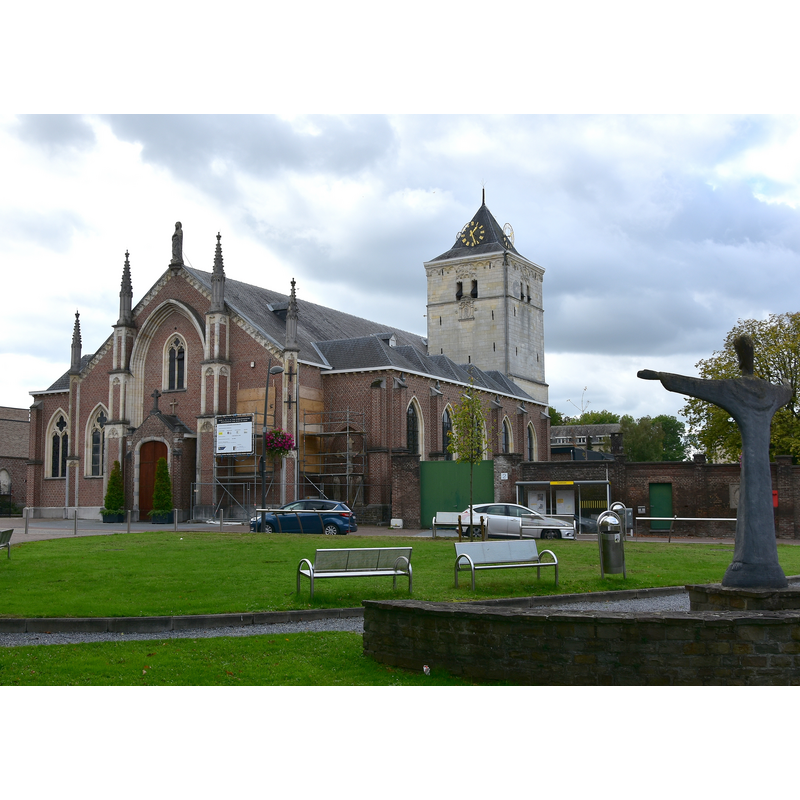 Source caption: "Onze-Lieve-Vrouw Tenhemelopnemingskerk (Munsterbilzen)" -- the modern church of 1851 with many later modifications