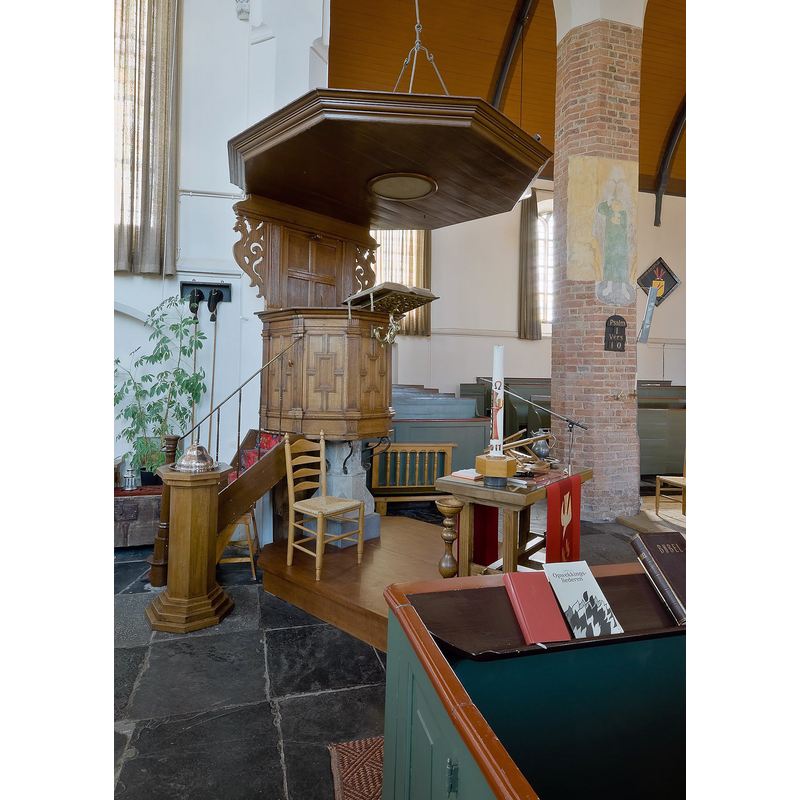 Source caption: "Interieur St. Maartenkek Maurik. Zicht op kansel"