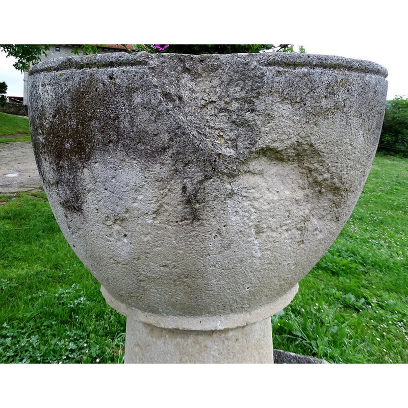 notice also the damage and deterioration on the rim and side