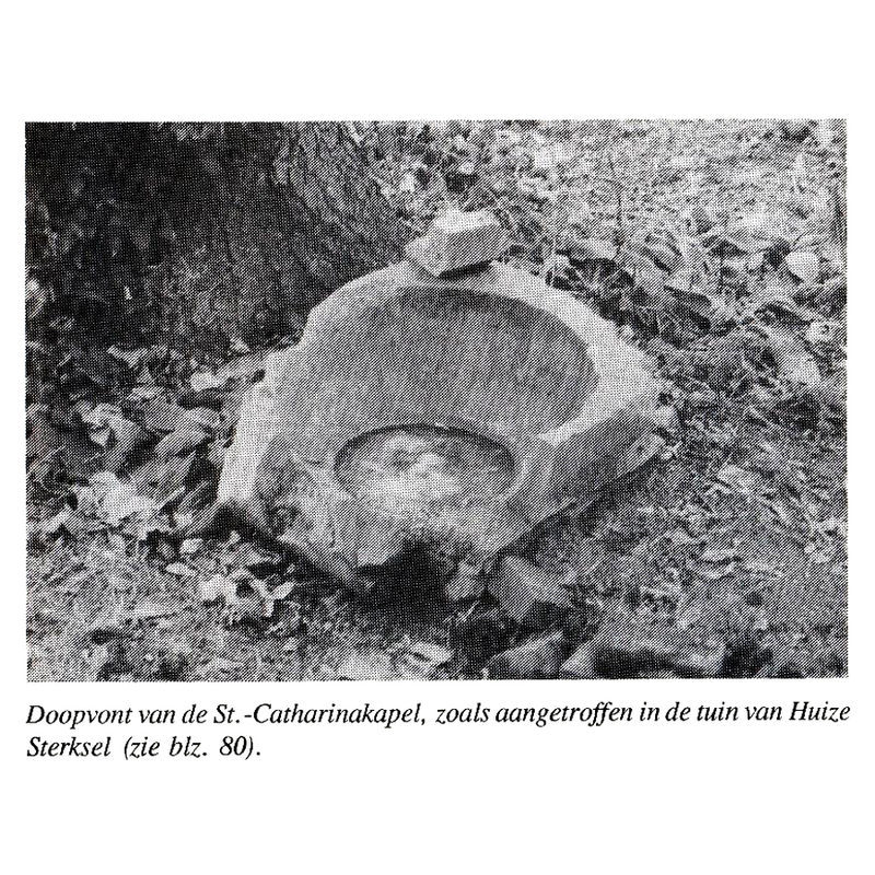 Source caption: "Doopvont van de St.-Catharinakapel, zoals aangetroffen in the tuin van Huize Sterksel (zie blz. 80)" [cf. FontNotes]