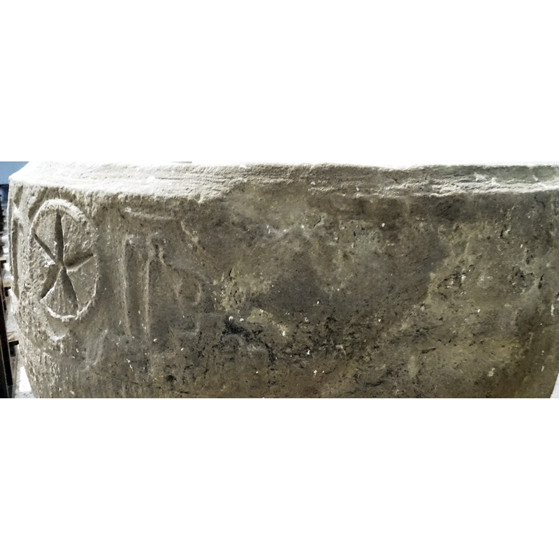 seen here to the right of the 5-petalled motif