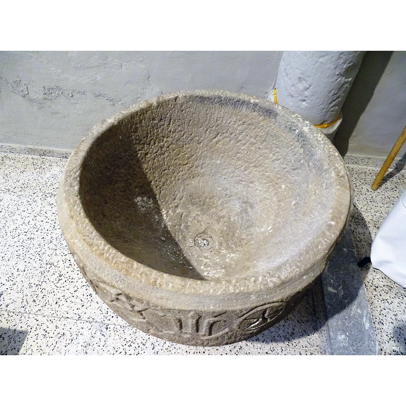 showing the centre drain