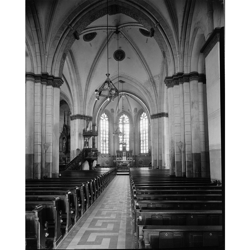 Source caption: "Rooms-Katholieke Kerk: interieur naar het oosten"