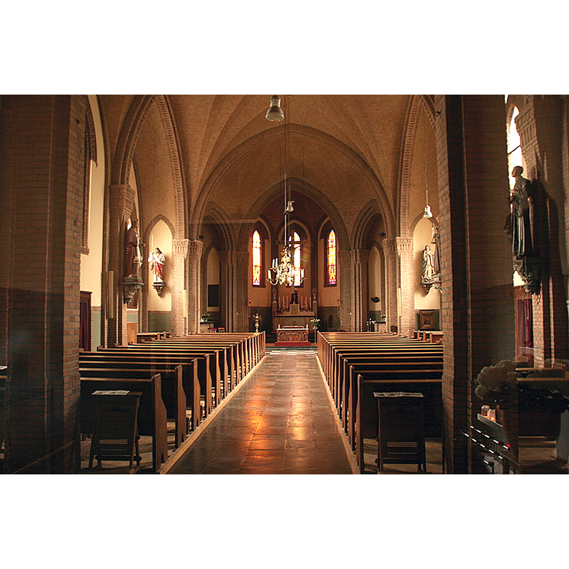 Source caption: "Hooge Mierde - Schoolstraat 9 - St. Jan Evangelistkerk interieur"