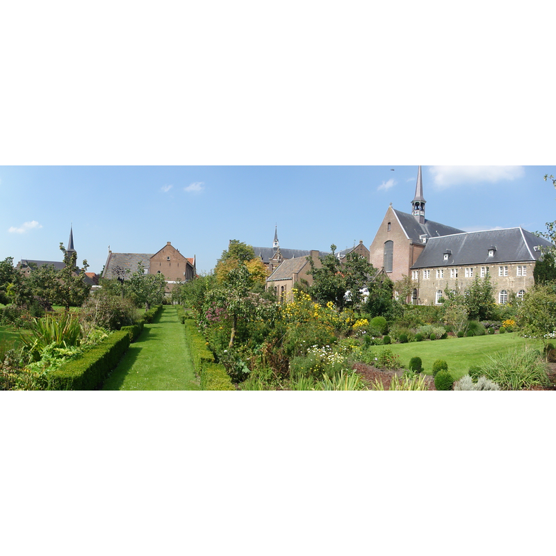 Source caption: "Megen panorama: parochiekerk, latijnse school, klooster met kloosterkerk, hof van lof (thematische kloostertuin)."