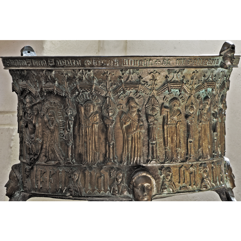 five visible here, each holding a symbol: probably Jude, James, Philip, Simon and Thomas