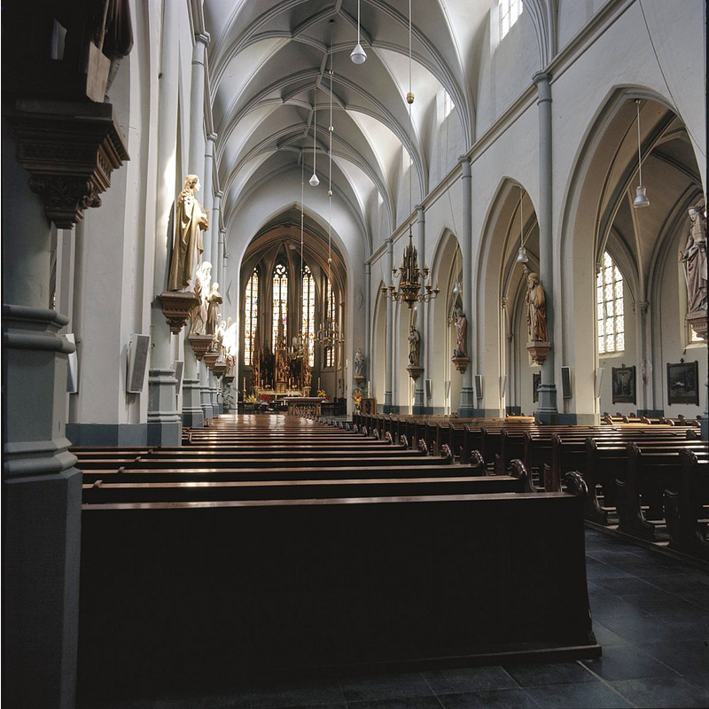 Source caption: " Sint Johanneskerk: Interieur, overzicht naar het oosten gezien"