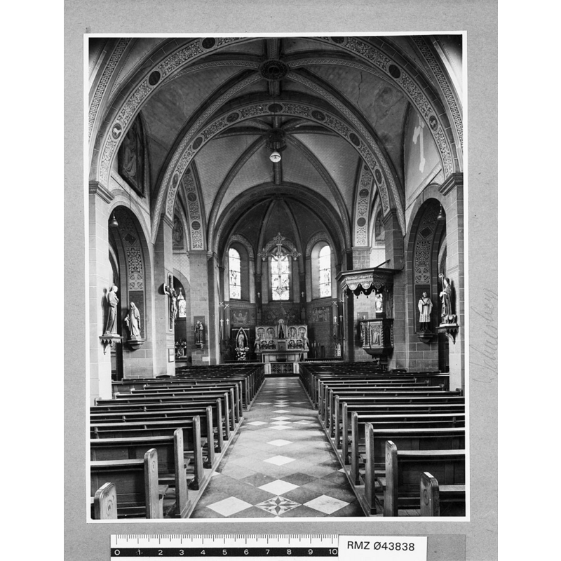 Source caption: "Rooms-Katholieke Kerk: inwendig naar het westen"