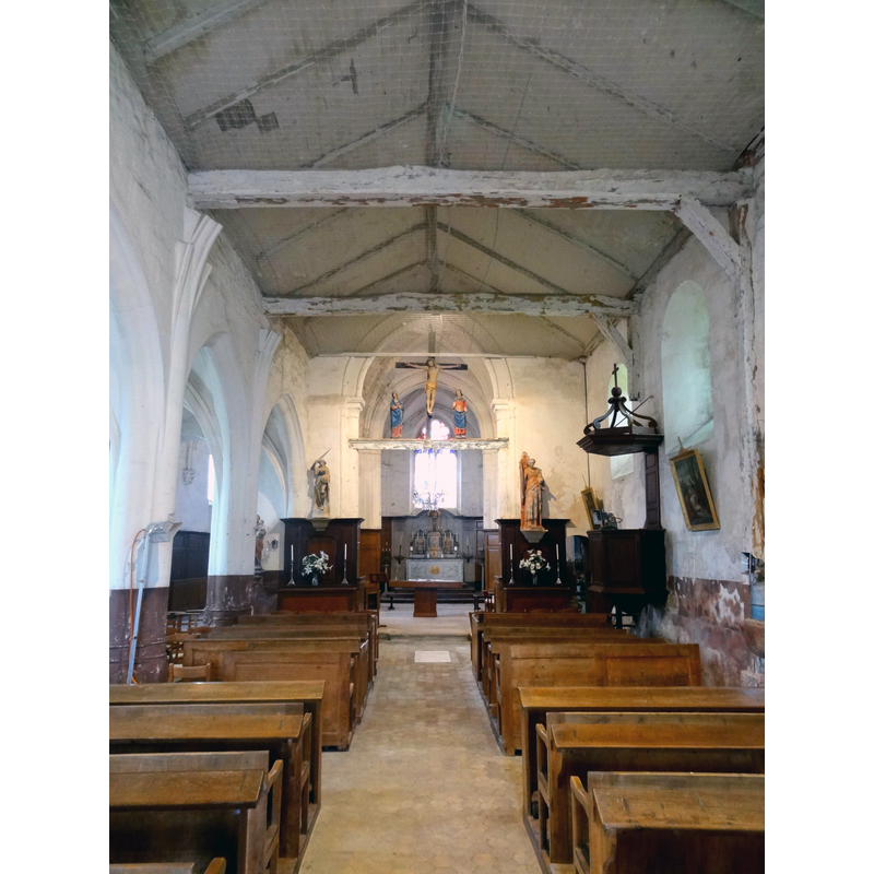 Source caption: "église Saint-Martin, nef, vue vers l'est"