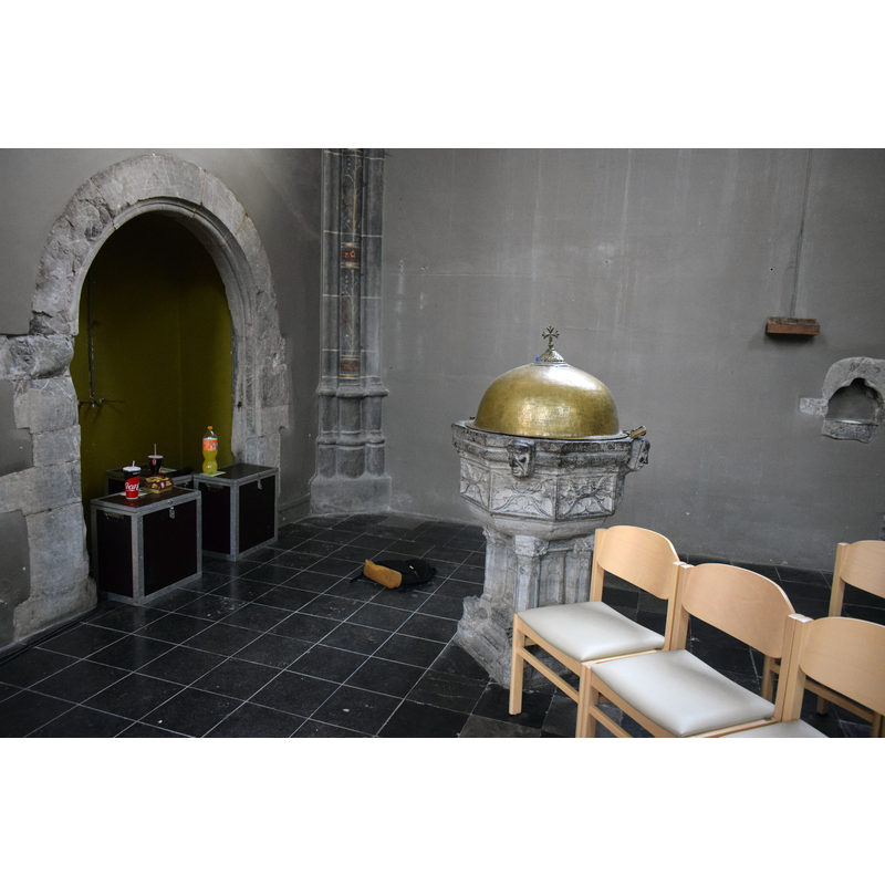 Source caption: "Vue de l'église Saint-Remacle à Marche-en-Famenne (province de Luxembourg, Belgique)."