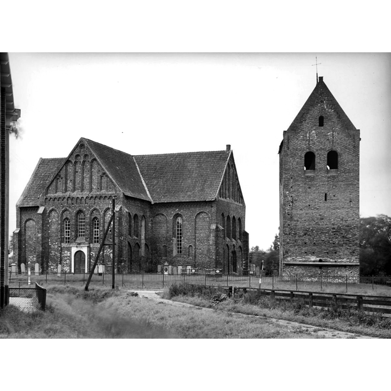 Source caption: "N.H.Kerk: exterieur naar het zuid-westen" [NB: the nave of the old church had been cemolished in 1859; the tower was always detached]