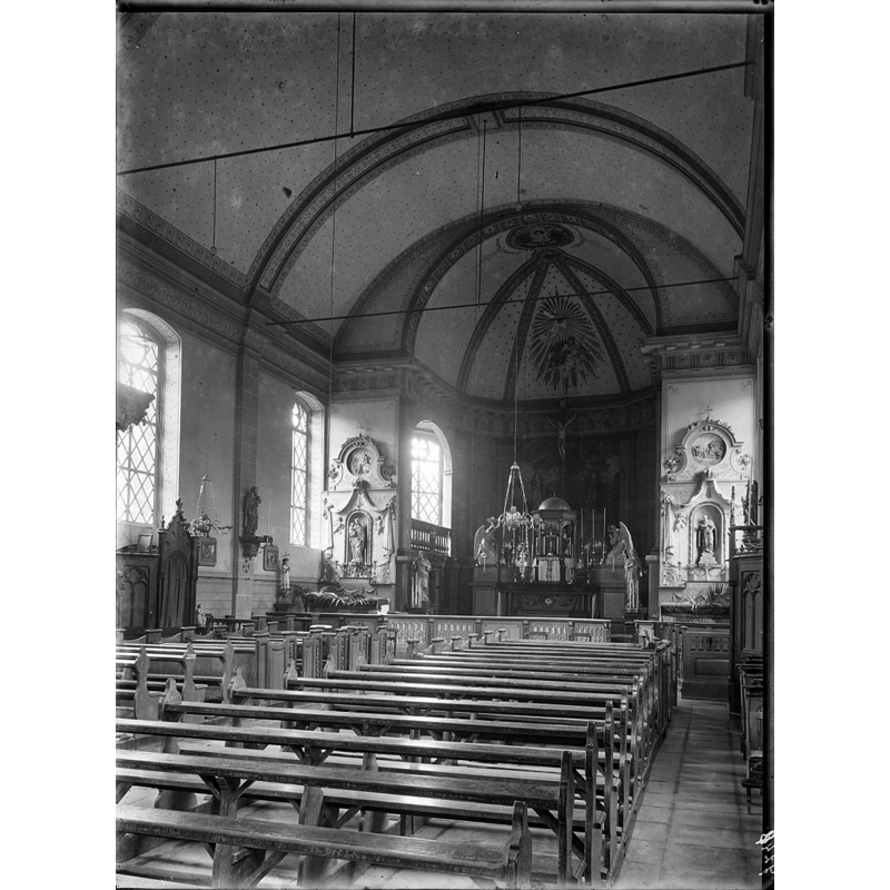 Source caption: "Rooms-Katholieke Kerk: interieur naar het oosten"