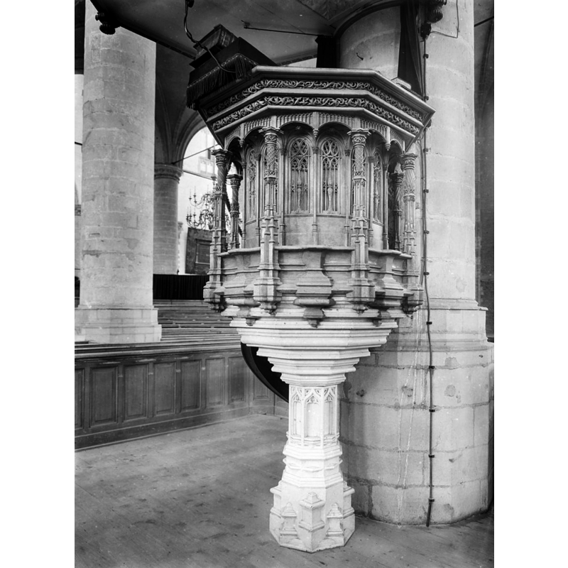 Source caption: "Sint Pieterskerk: preekstoel"
