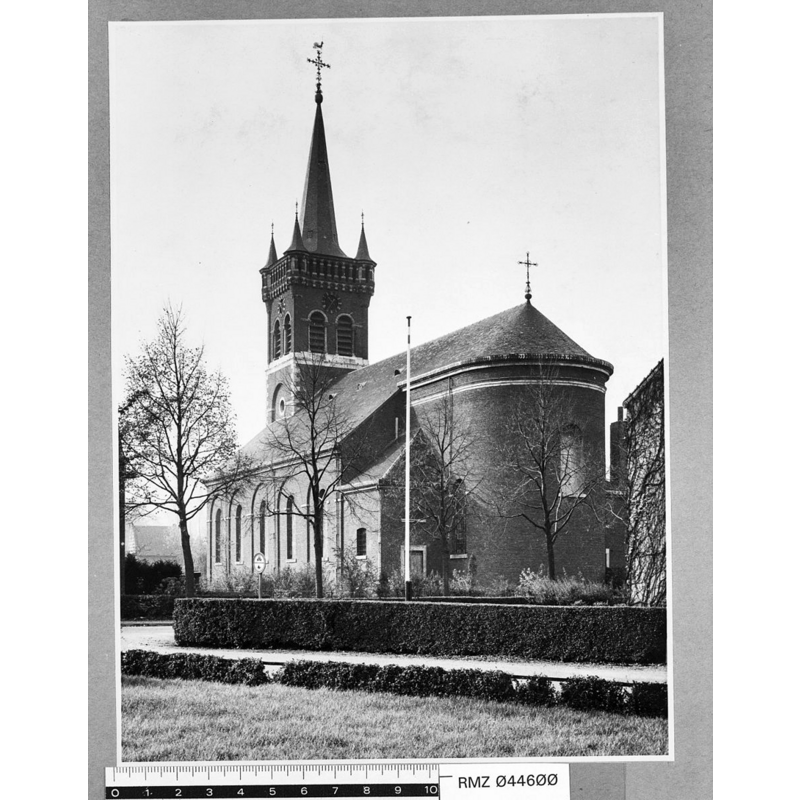Source caption; "Rooms-Katholieke Kerk: exterieur naar het westen"
