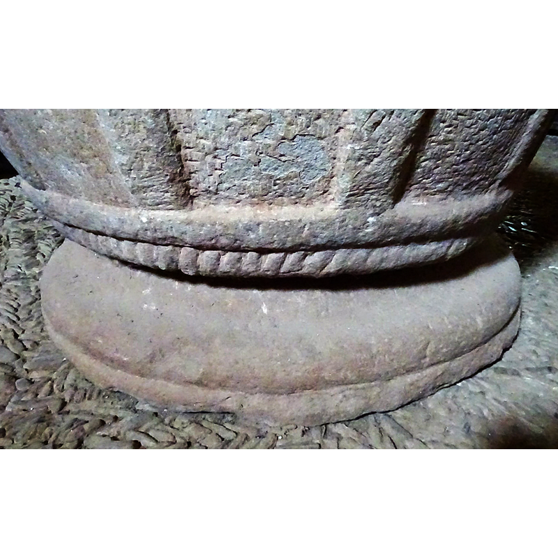 the upper is plain, the lower roped