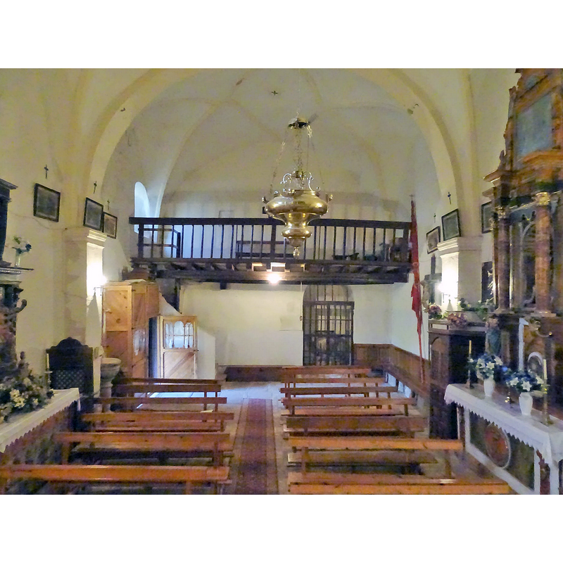 visble at the far [west] end, right [north] side, is the narrow locked space containing the baptismal font
