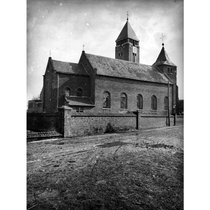 Source caption: "Rooms-Katholieke Kerk: exterieur naar het noord-westen" -- this church would be destroyed by the German army in 1944