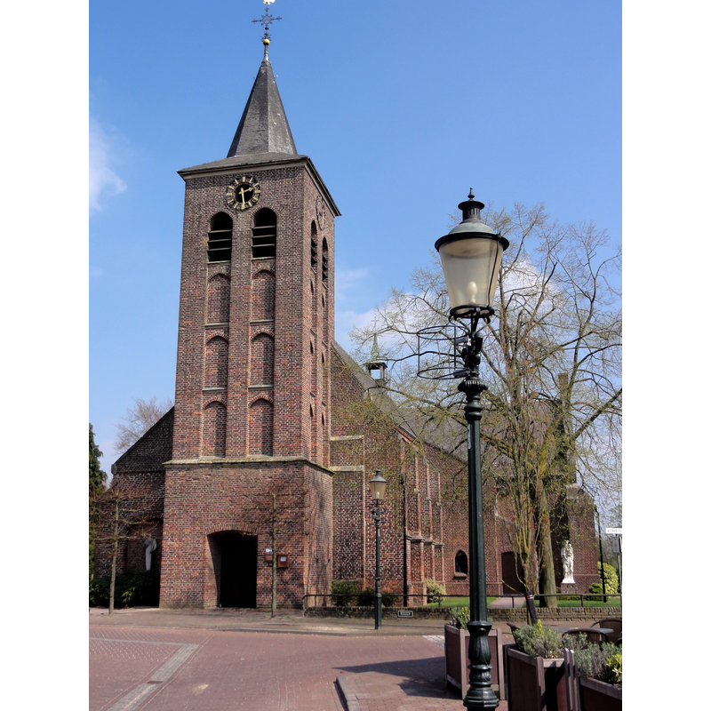 Source caption: "Blitterswijck, O.L.V. Geboortekerk vooraanzicht" -- the fully restored church