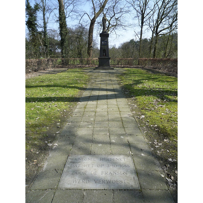Source caption: "Oude Kerkhof: Overzicht kerkhof met beeld (opmerking: Publicatie: De Acht Zaligheden (oude benaming) Archeologische Routes in Nederland)" -- the site of the demolished old church of Knegsel