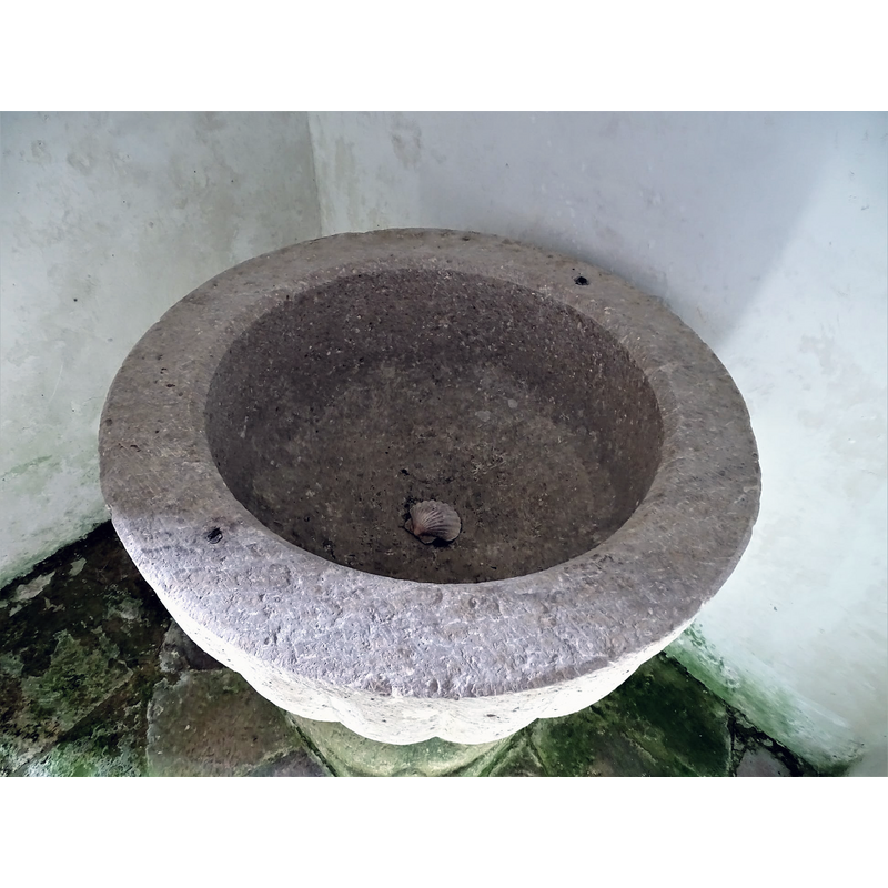 the shell covers the centre drain hole