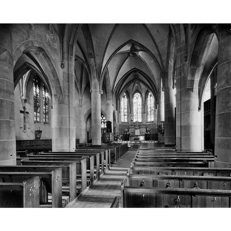 Source caption: "R.K.Kerk: interieur naar het oosten"