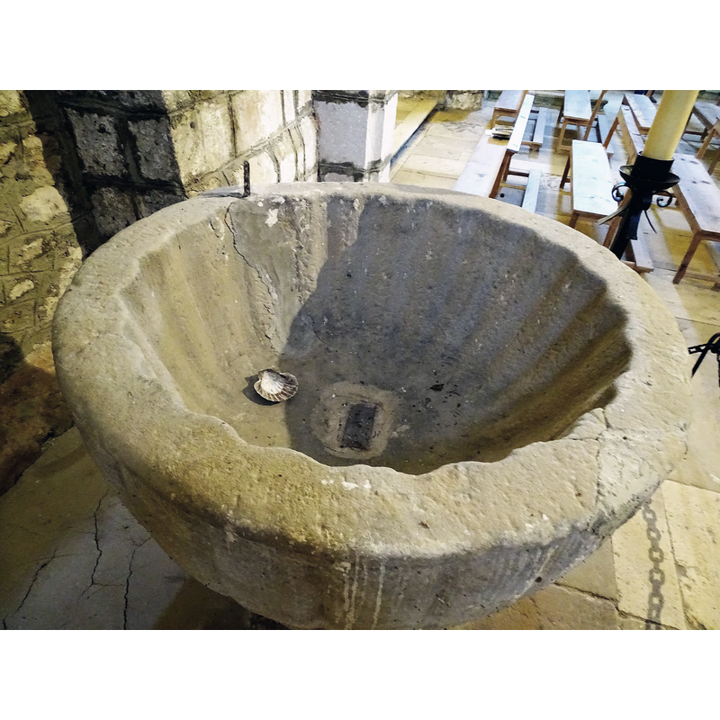 showing the centre drain hole