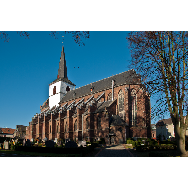 Source caption: "Pfarrkirche St. Nikolaus in Gangelt (Nr. 1 der Denkmalliste der Gemeinde Gangelt), Ansicht von Südosten"