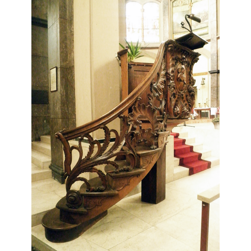 Source caption: "Kansel van de Koepelkerk in Hoorn. Voormalig spreekgestoelte uit De Drie Tulpen, de schuilkerk en voorloper van de Koepelkerk."