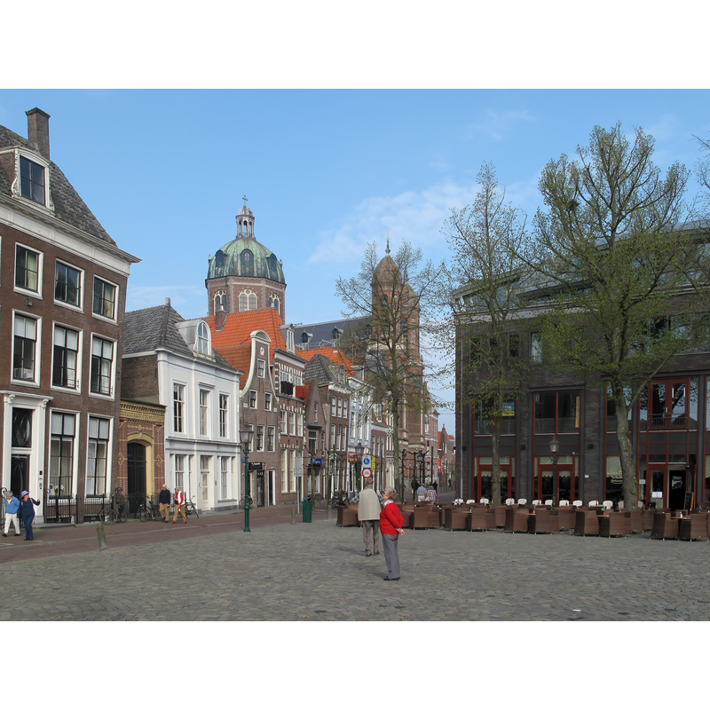 Source caption; "Hoorn, straatzicht de Roode Steen"