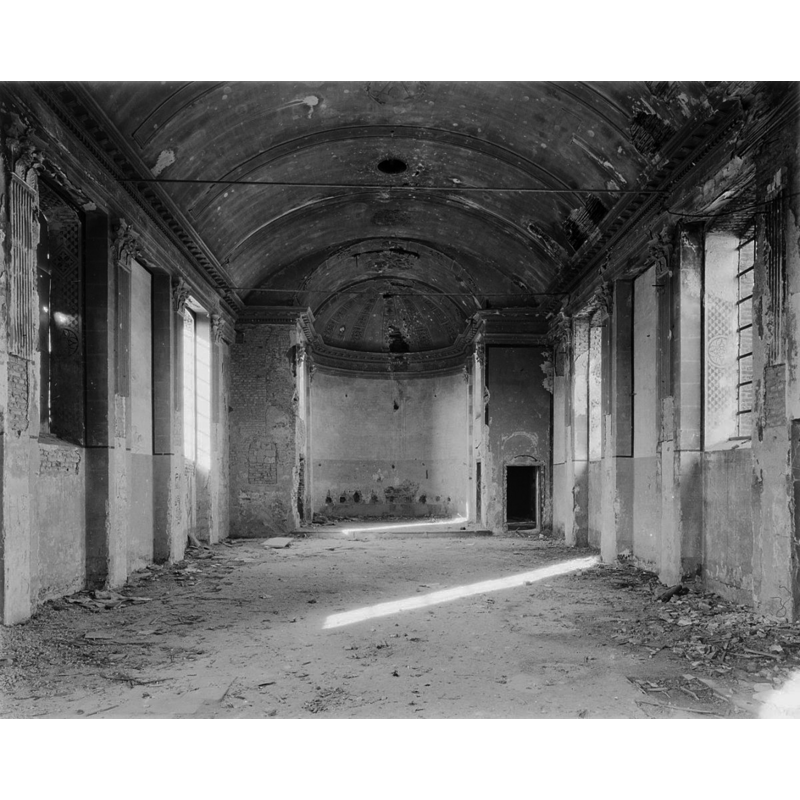 Source caption: " Interieur oude Rooms-katholieke (gesloopt)" [NB: interior of the old church just before its scheduled demolition]