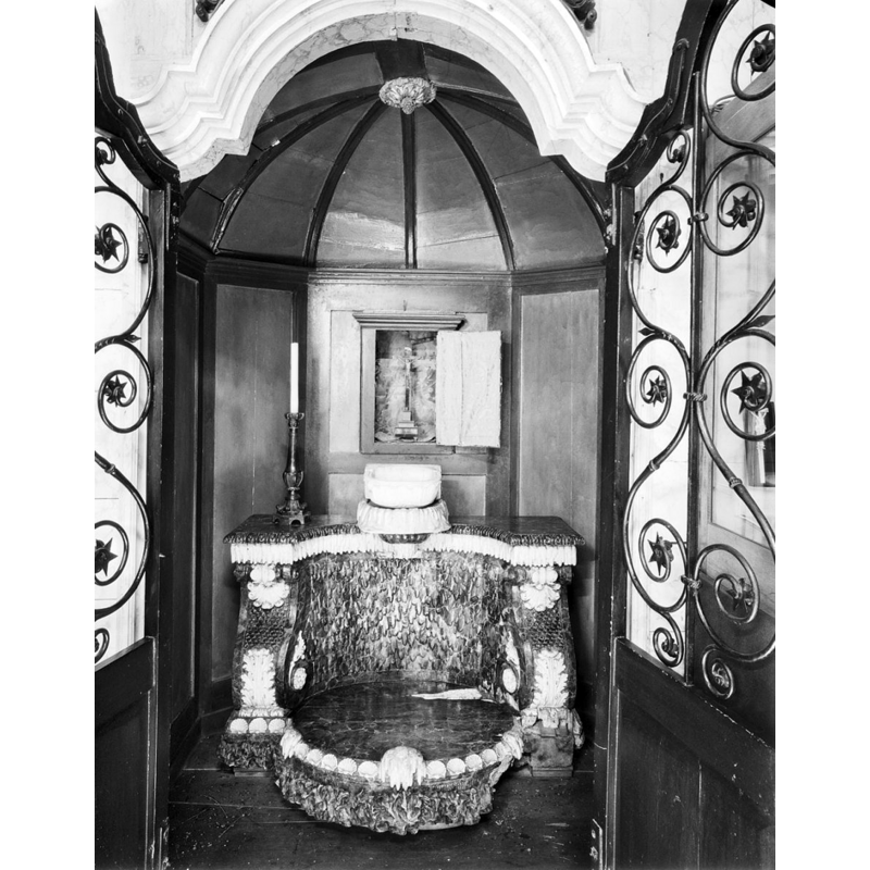 Source caption: "Oud Katholiek Museum: interieur doopkapelletje"