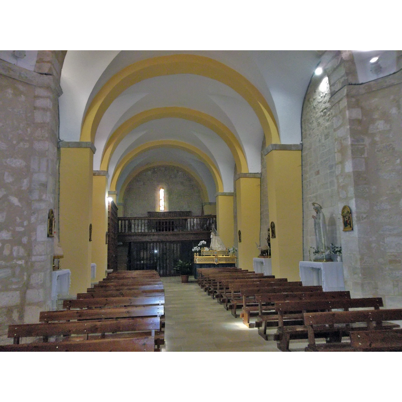 Source caption: " Millana-Iglesia románica de Santo Domingo de Silos, interior nave del altar mayor hacia el coro."