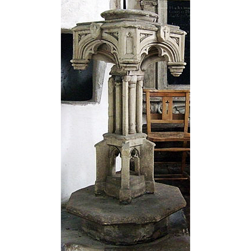 colonnettes in the pedestal base