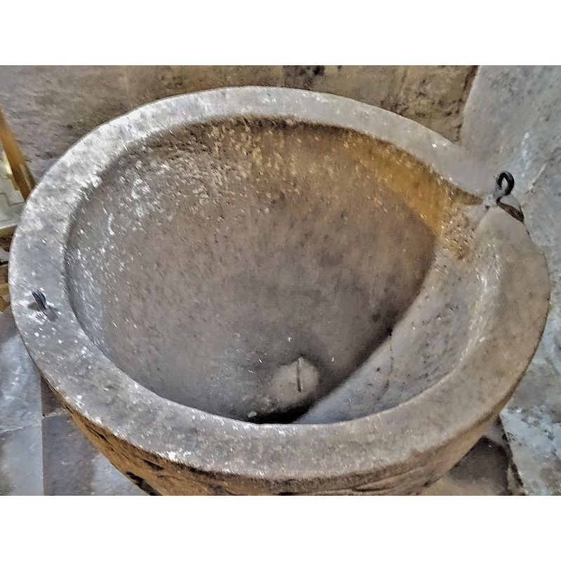 showing the centre drain