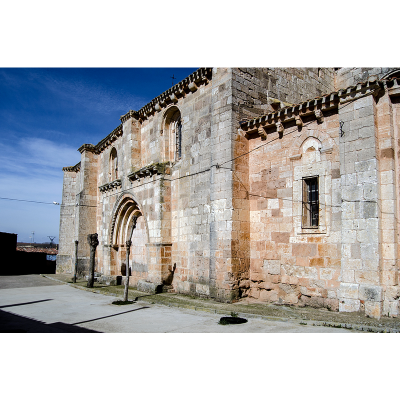 Source caption: " Iglesia de la Asunción. Villahizán de Treviño. Detalle." [NB: the blocked south portal was the original entranceway into the medieval church]