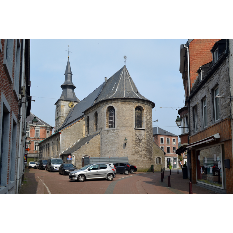 Source caption: "Florennes (Belgique) - Saint-Gengulphe (ou Gangulphe) [l’église-collégiale] - chevet." -- was this the church whence the museum font originated?