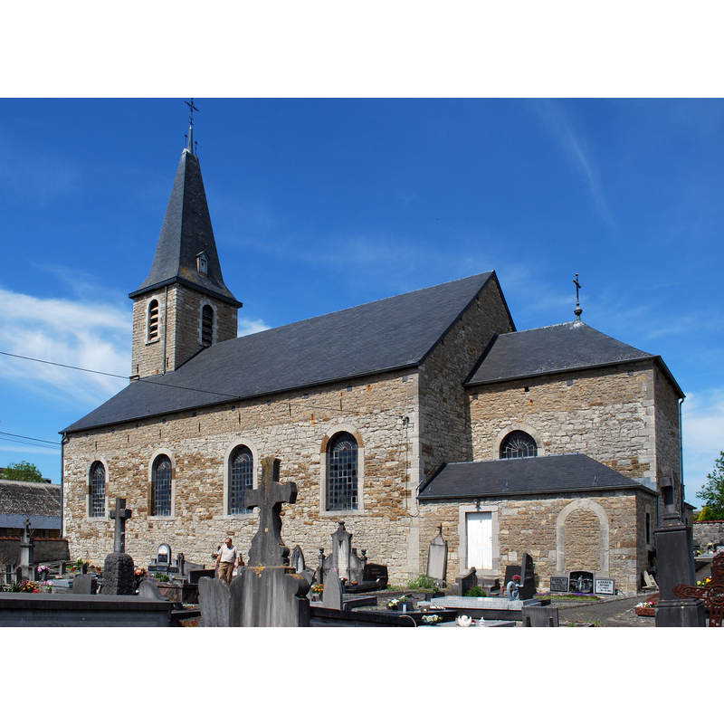 Source caption: " Vue de l'église Saint-Remy de Lavaux-Sainte-Anne, dans la commune de Rochefort (province de Namur, en Belgique)."