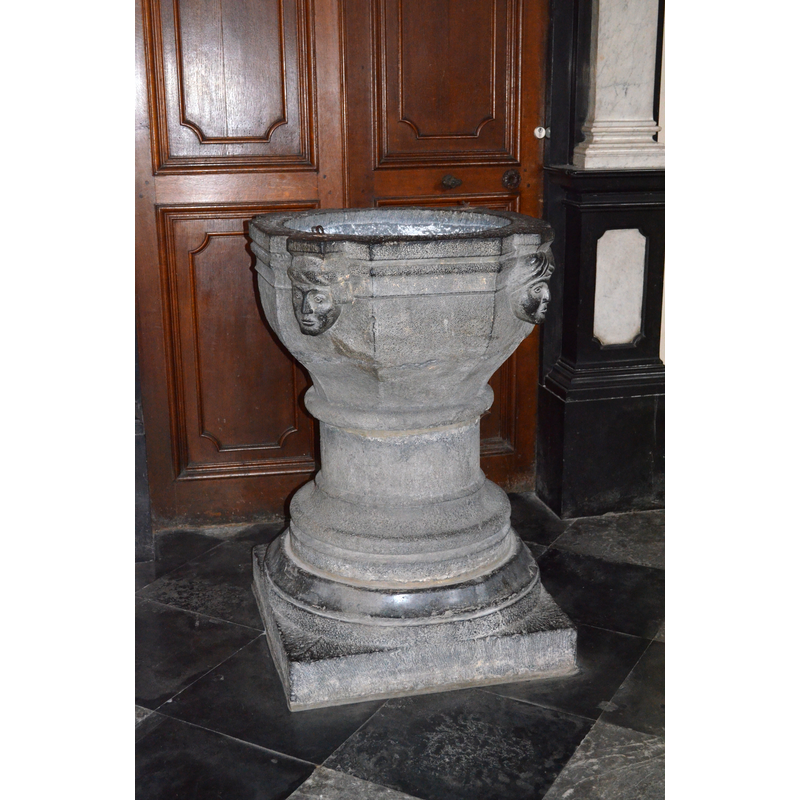 Source caption: "Cathédrale Saint-Aubain de Namur - Fonts baptismaux"
