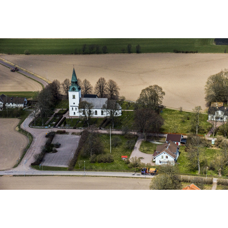 Source caption: Frinnaryds kyrka från ovan"