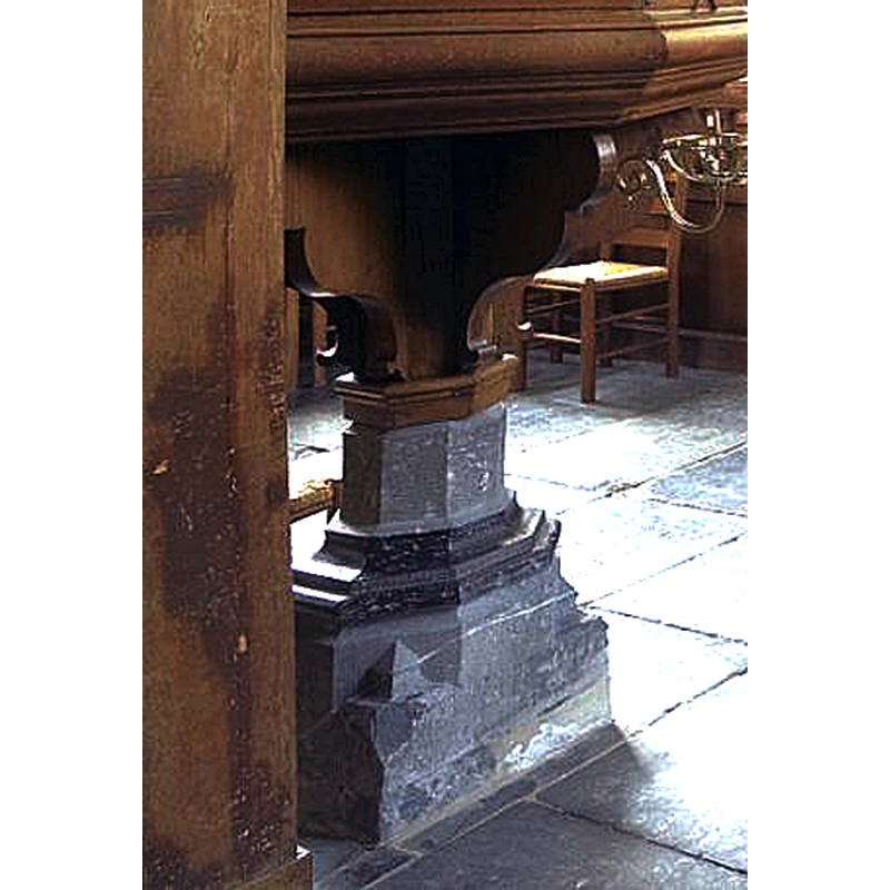 Source caption: "Nederlands Hervormde Kerk: preekstoel"  [NB: notice the lower stone support of the pulpit [cf. FontNotes]]
