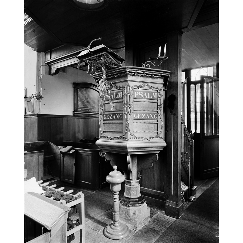 Source caption: "Nederlands Hervormde Kerk: preekstoel" [NB: notice the lower stone support of the pulpit [cf. FontNotes]; the wooden object in fromt may be the baptismal font in use at the time]