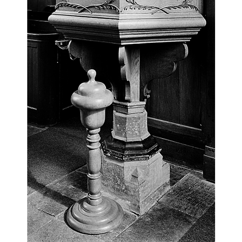 Source caption: "Nederlands Hervormde Kerk: preekstoel" [NB: notice the lower stone support of the pulpit [cf. FontNotes]; the wooden object in fromt may be the baptismal font in use at the time]