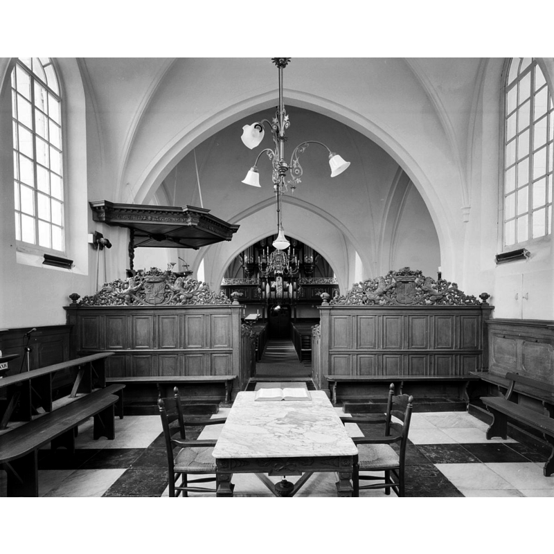 Source caption: "Nederlands Hervormde Kerk: interieur naar het westen"